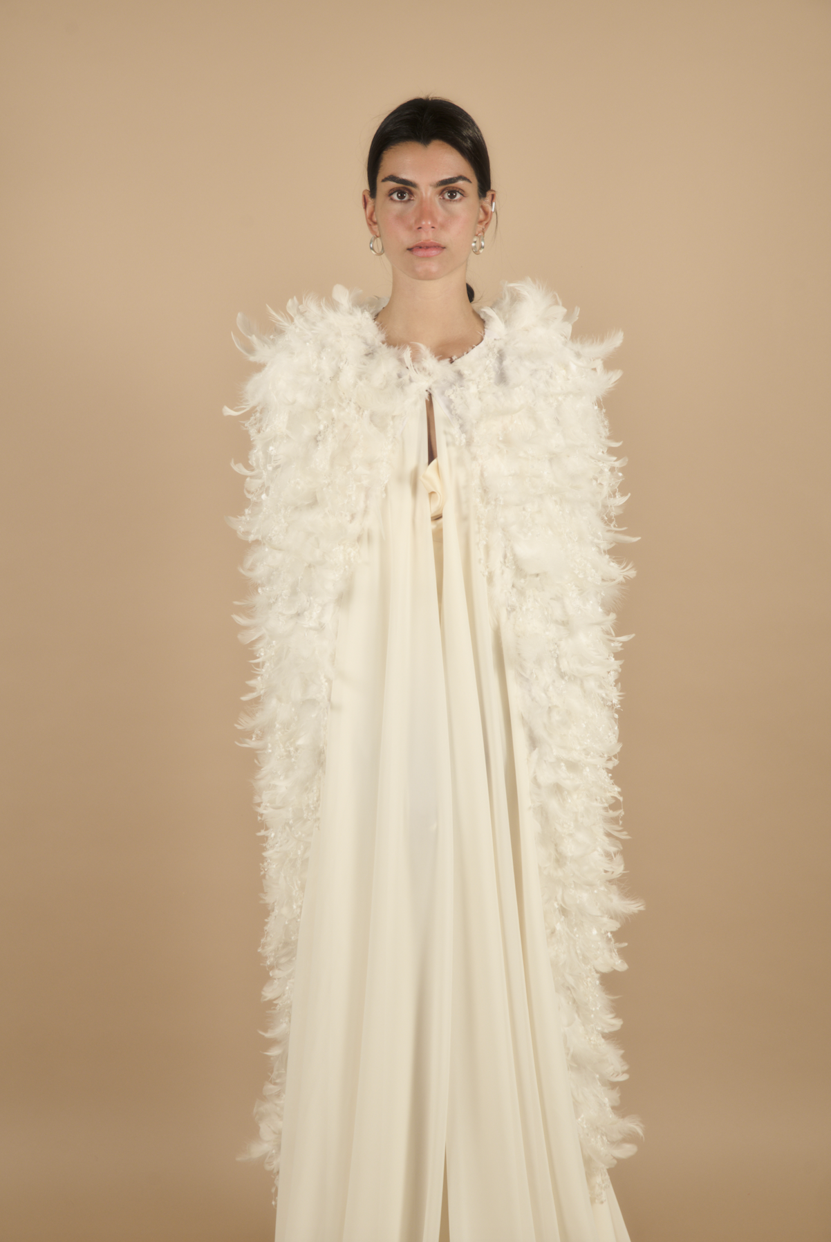 Feathers bridal cape "Royal" - Image 5