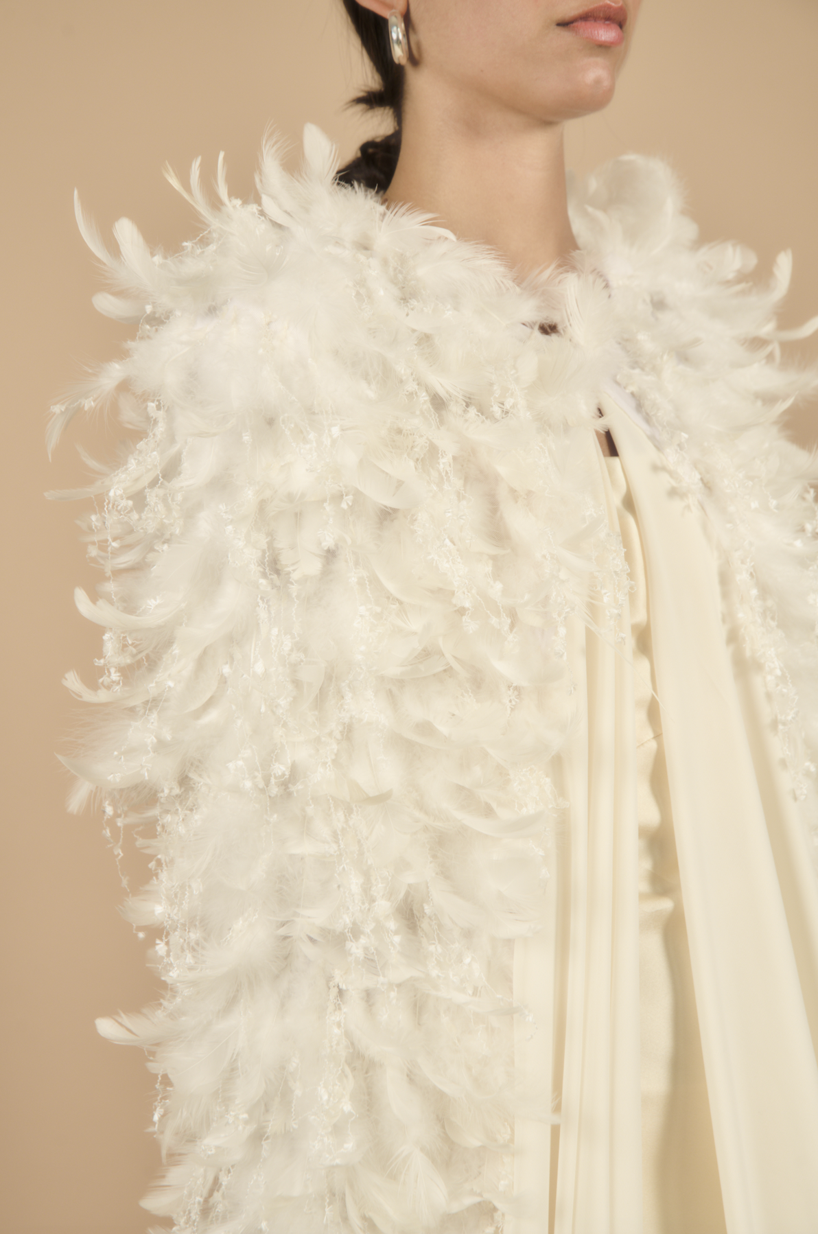Feathers bridal cape "Royal" - Image 6