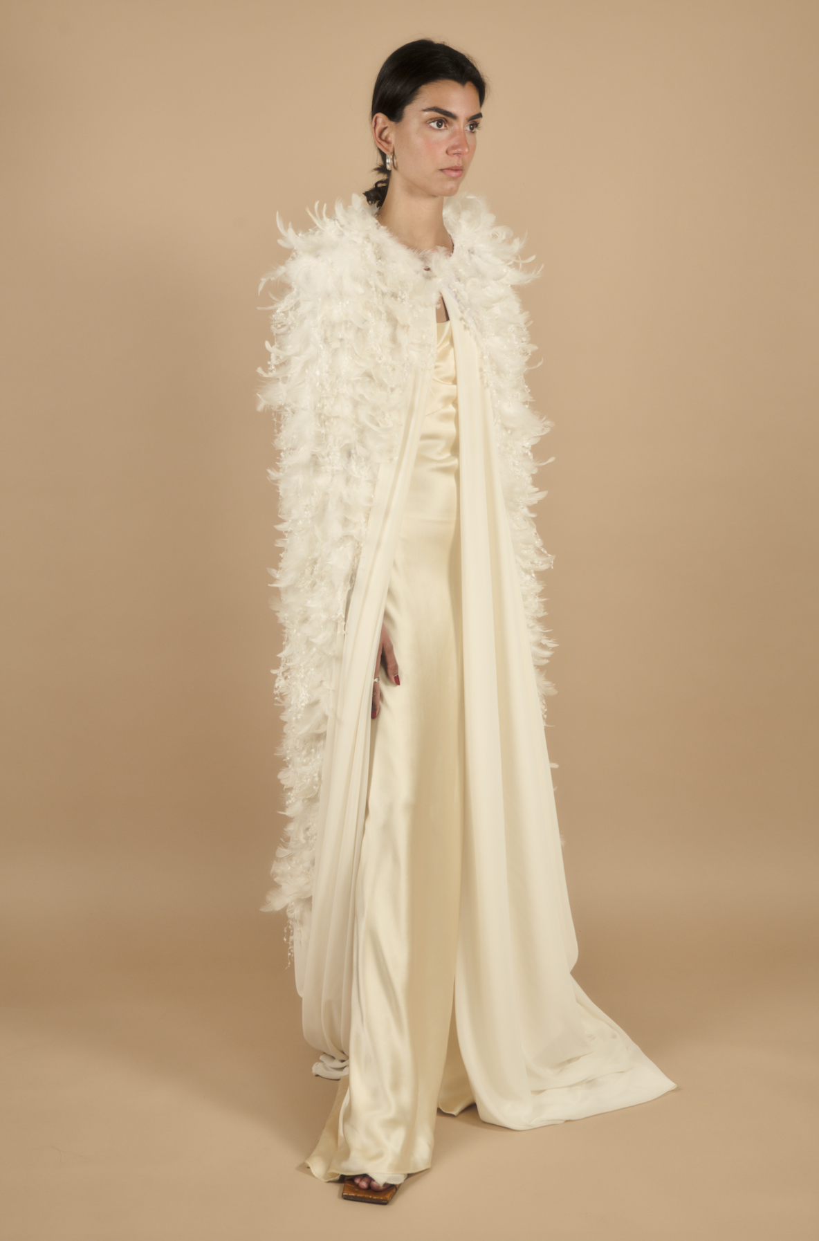 Feathers bridal cape "Royal" - Image 4
